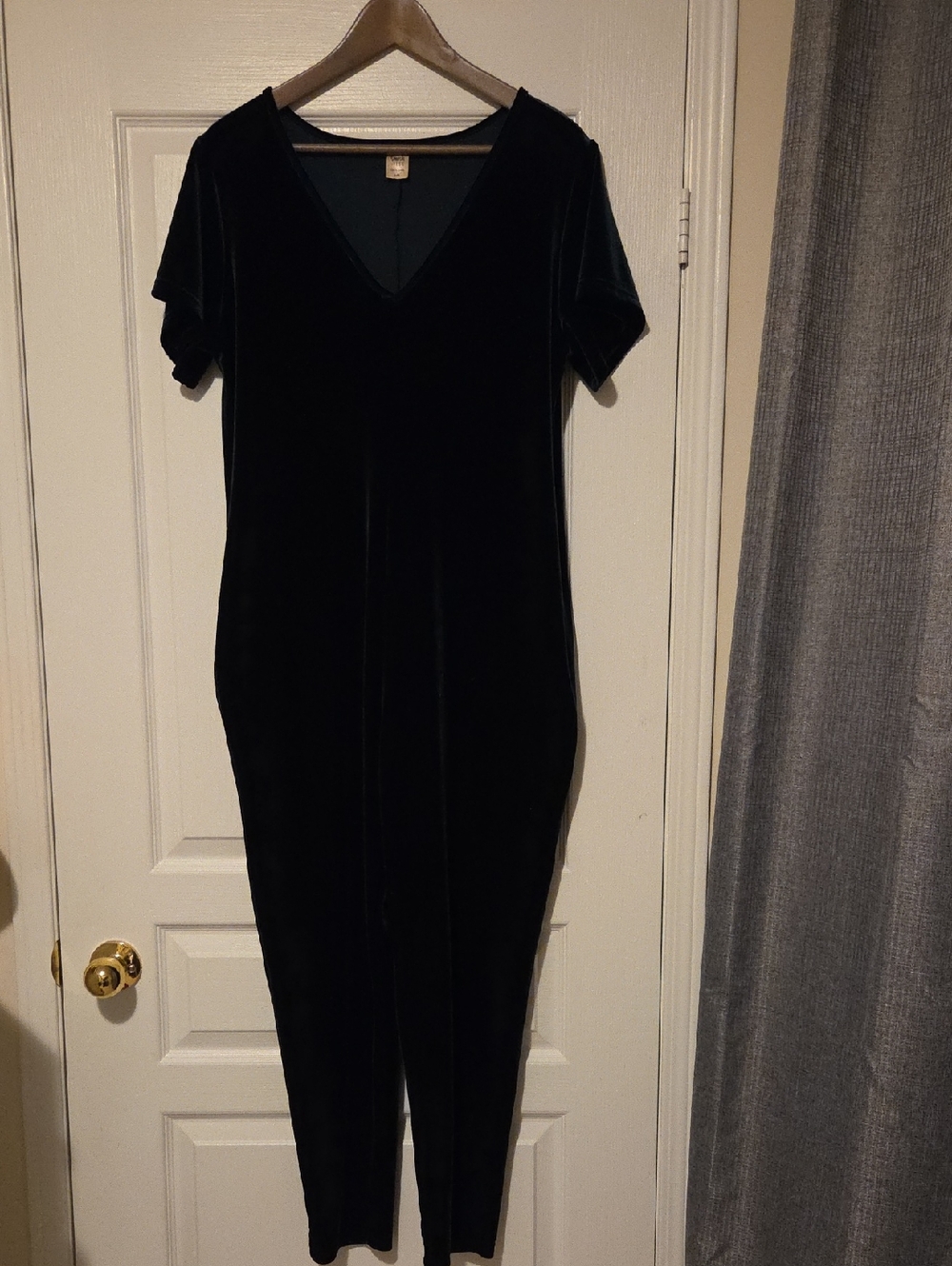 Smash + Tess Dark Green Velvet Short Sleeve V-Neck Jumper w Tapered Leg